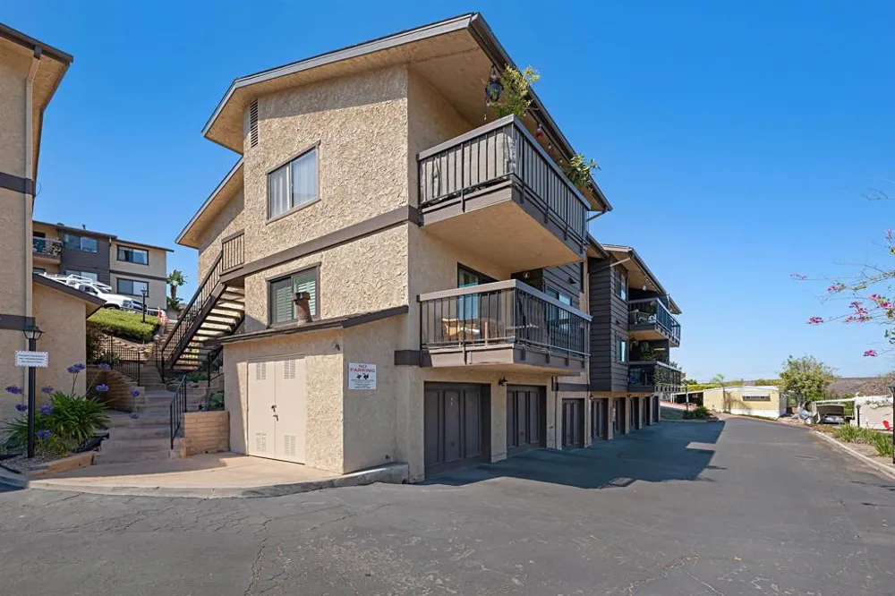 5125 FONTAINE STREET #105 Del Cerro, CA 92120