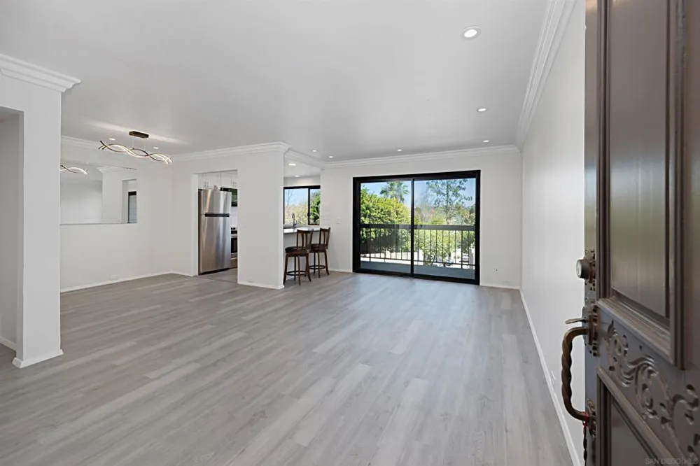 5125 FONTAINE STREET #105 Del Cerro, CA 92120