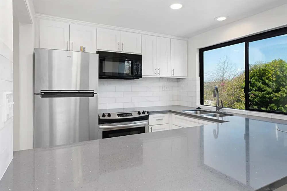 5125 FONTAINE STREET #105 Del Cerro, CA 92120