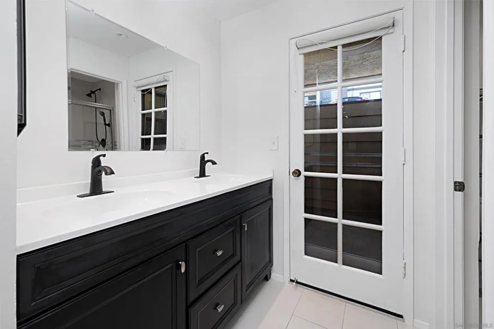 5125 FONTAINE STREET #105 Del Cerro, CA 92120