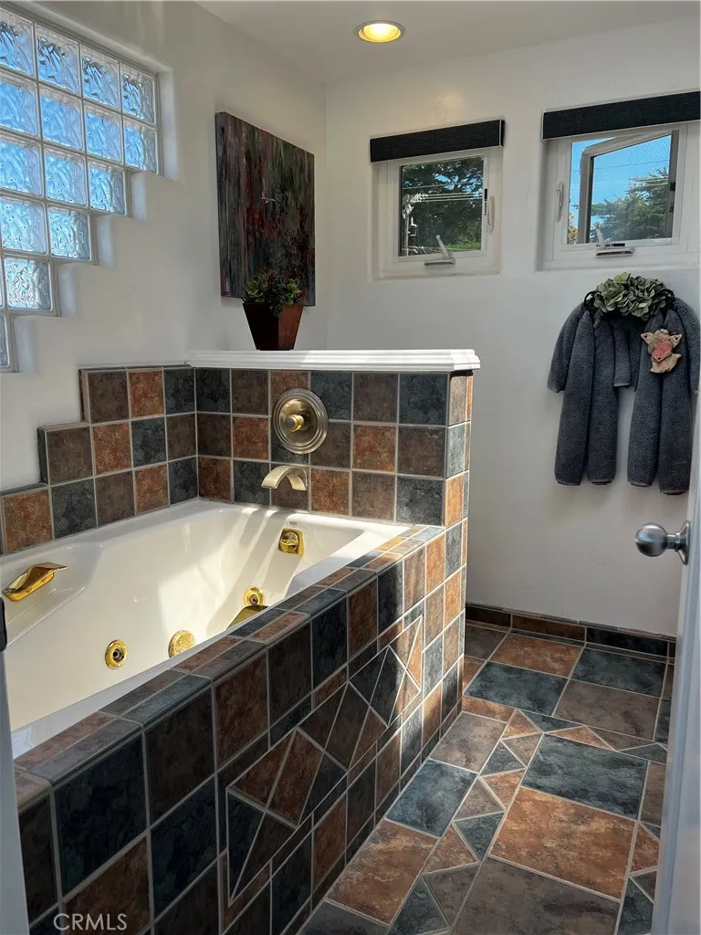 212 Weymouth Street Cambria, CA 93428