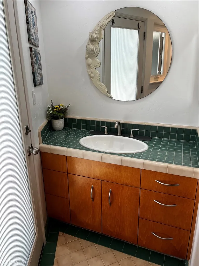 212 Weymouth Street Cambria, CA 93428