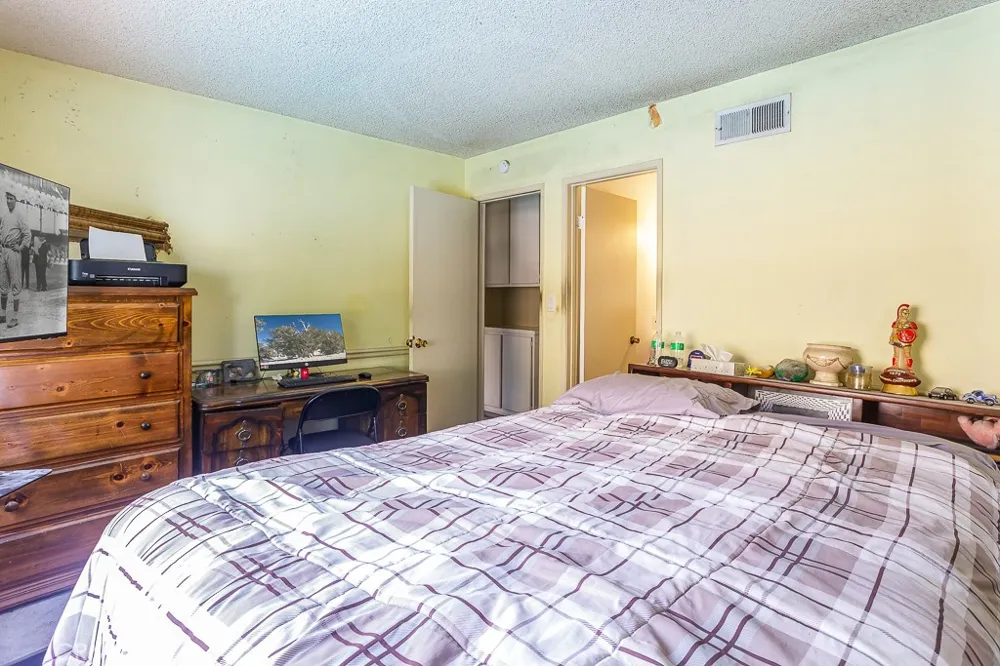 23125 Pamplico Drive Valencia, CA 91354