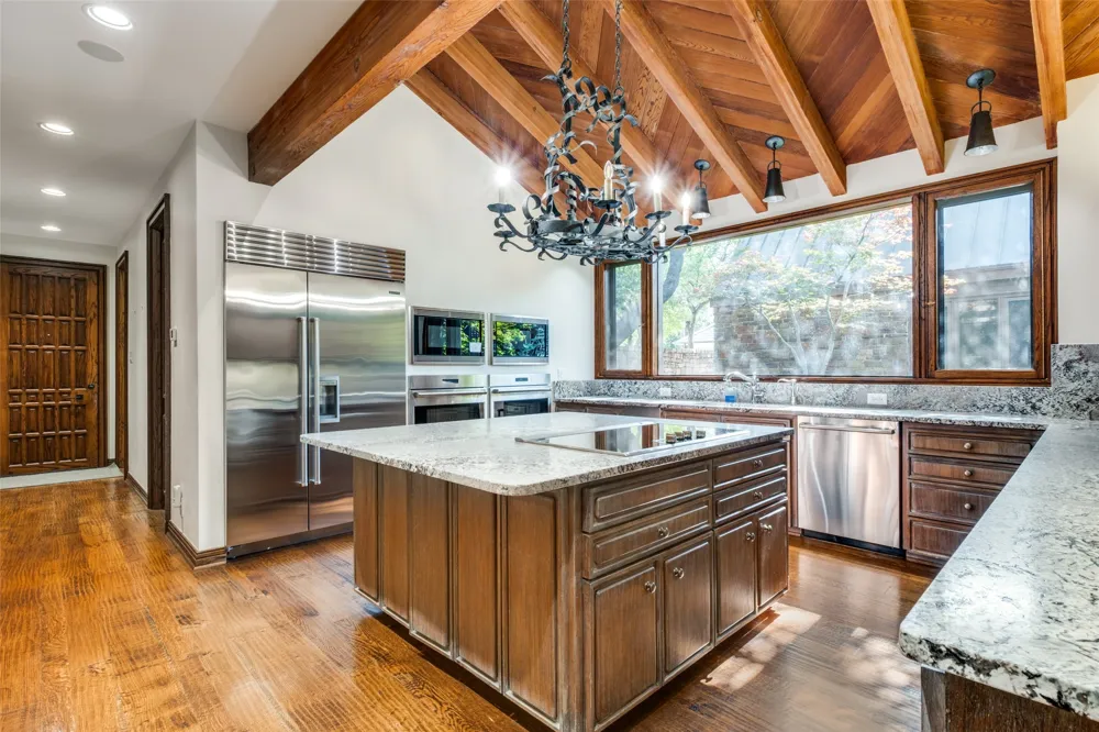 3848 Potomac Avenue Highland Park, TX 75205