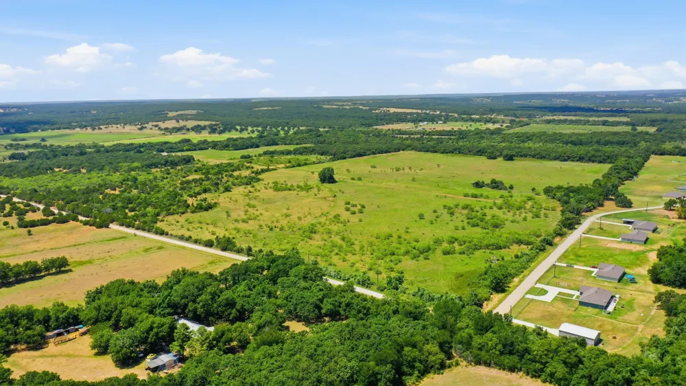 E Fm 2210 E Poolville, TX 76487
