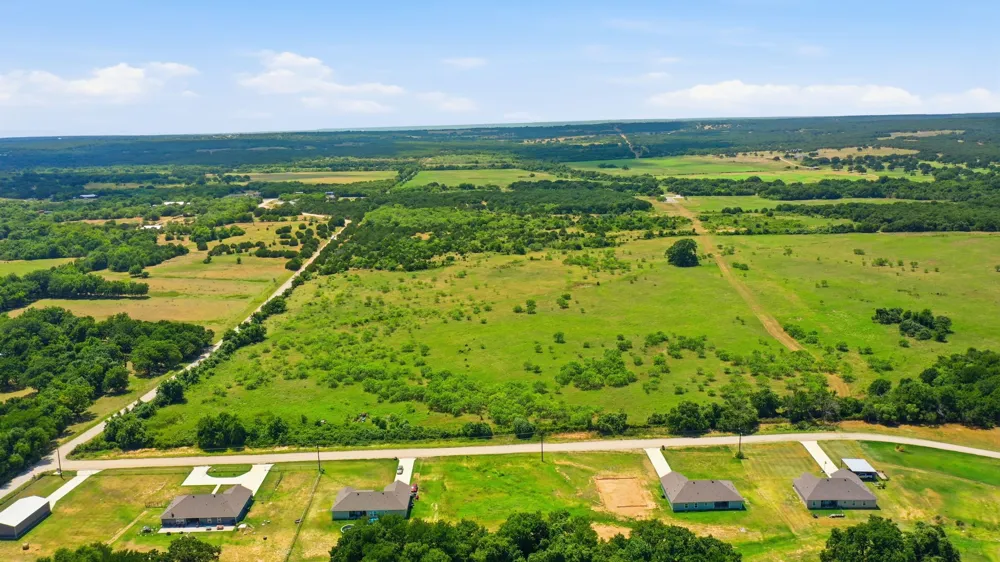 E Fm 2210 E Poolville, TX 76487