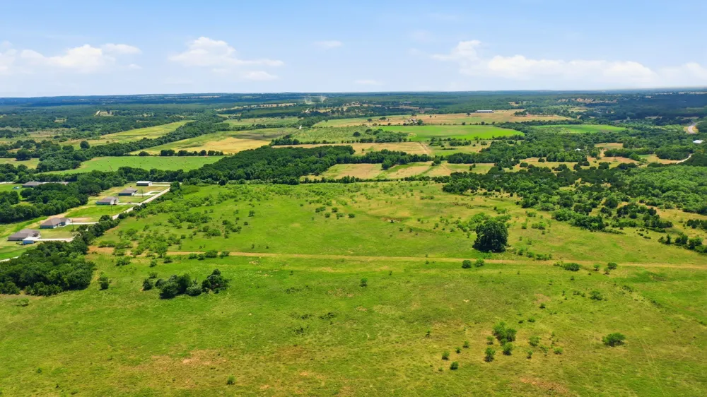 E Fm 2210 E Poolville, TX 76487