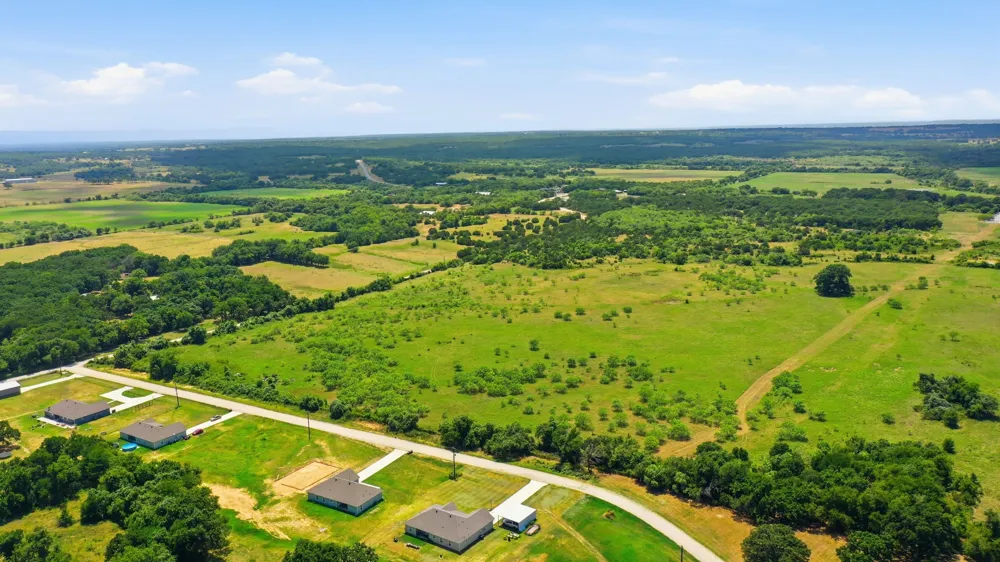 E Fm 2210 E Poolville, TX 76487
