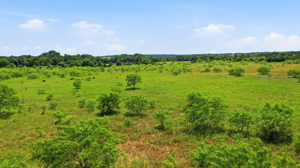 E Fm 2210 E Poolville, TX 76487