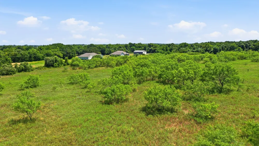 E Fm 2210 E Poolville, TX 76487