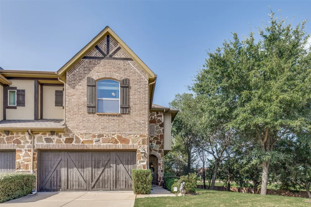 1017 Brook Hollow Drive Euless, TX 76039