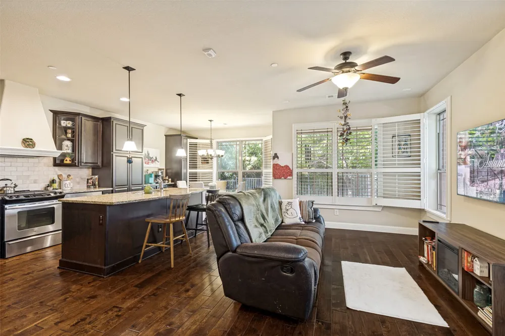 1017 Brook Hollow Drive Euless, TX 76039