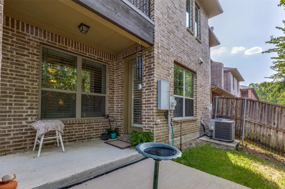 1017 Brook Hollow Drive Euless, TX 76039