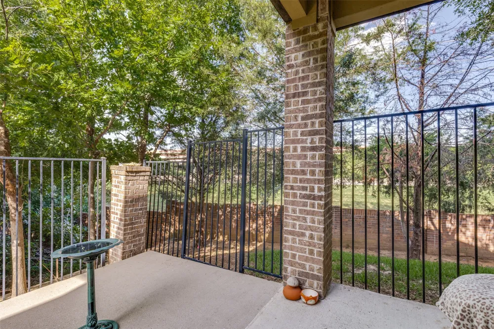 1017 Brook Hollow Drive Euless, TX 76039