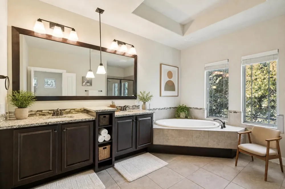 1017 Brook Hollow Drive Euless, TX 76039
