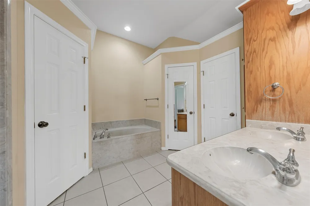 608 Pebble Creek Drive Hewitt, TX 76643