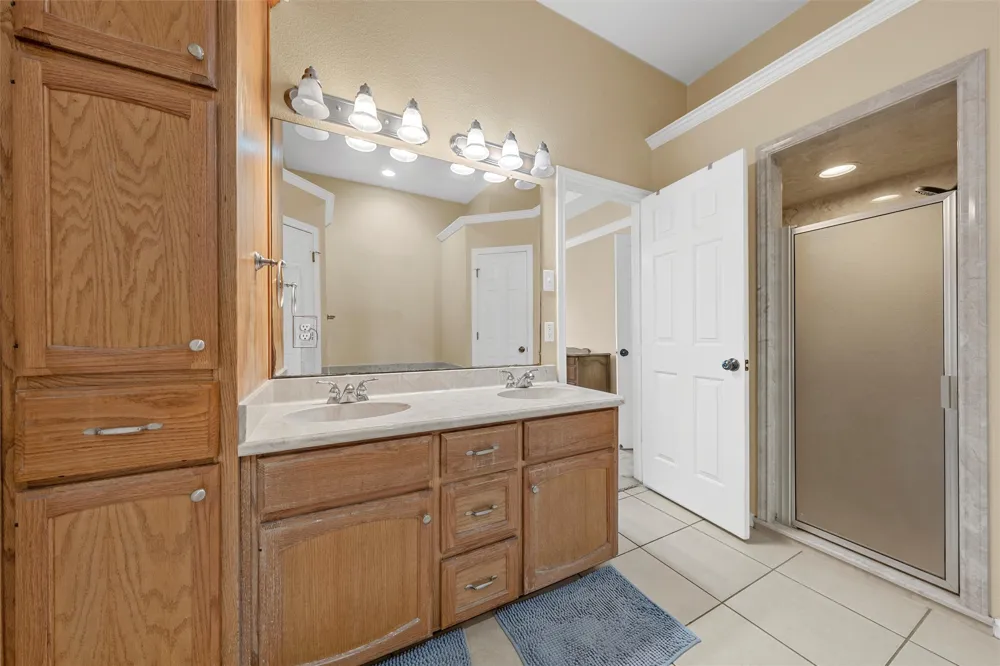 608 Pebble Creek Drive Hewitt, TX 76643