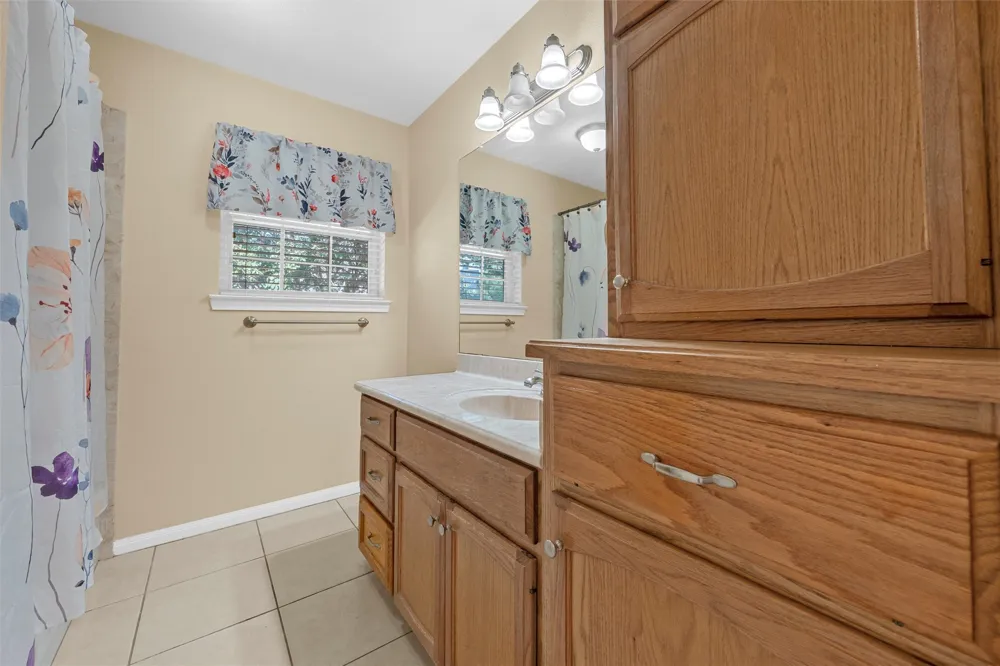 608 Pebble Creek Drive Hewitt, TX 76643