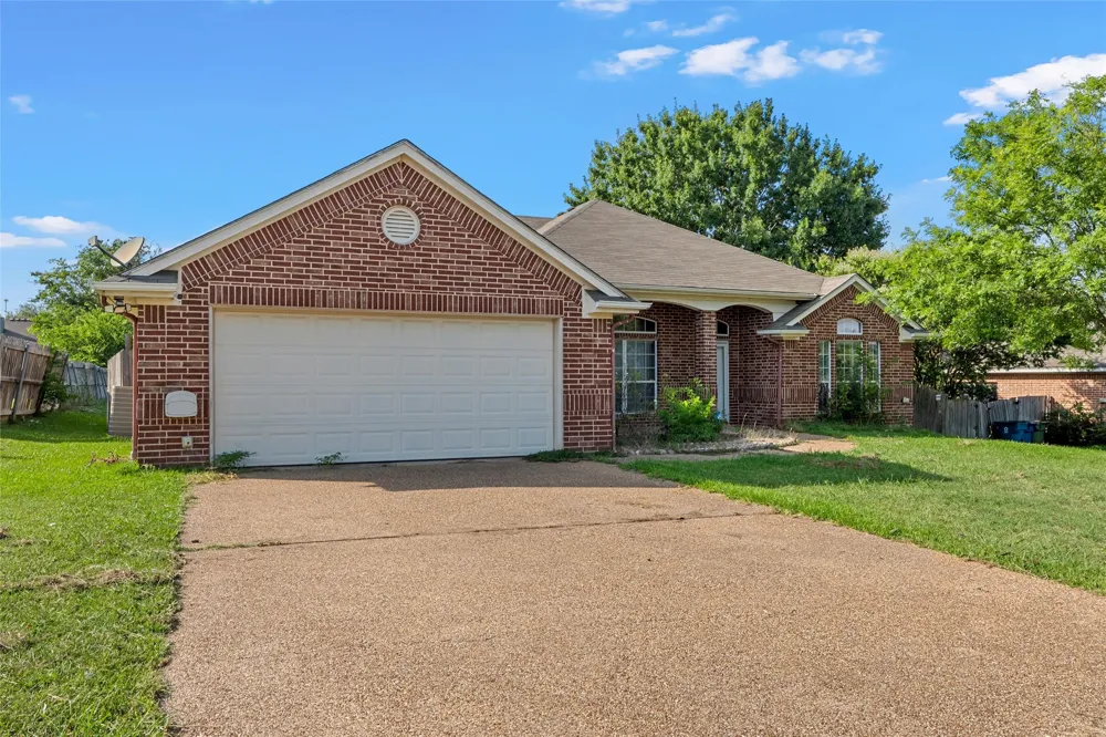 608 Pebble Creek Drive Hewitt, TX 76643