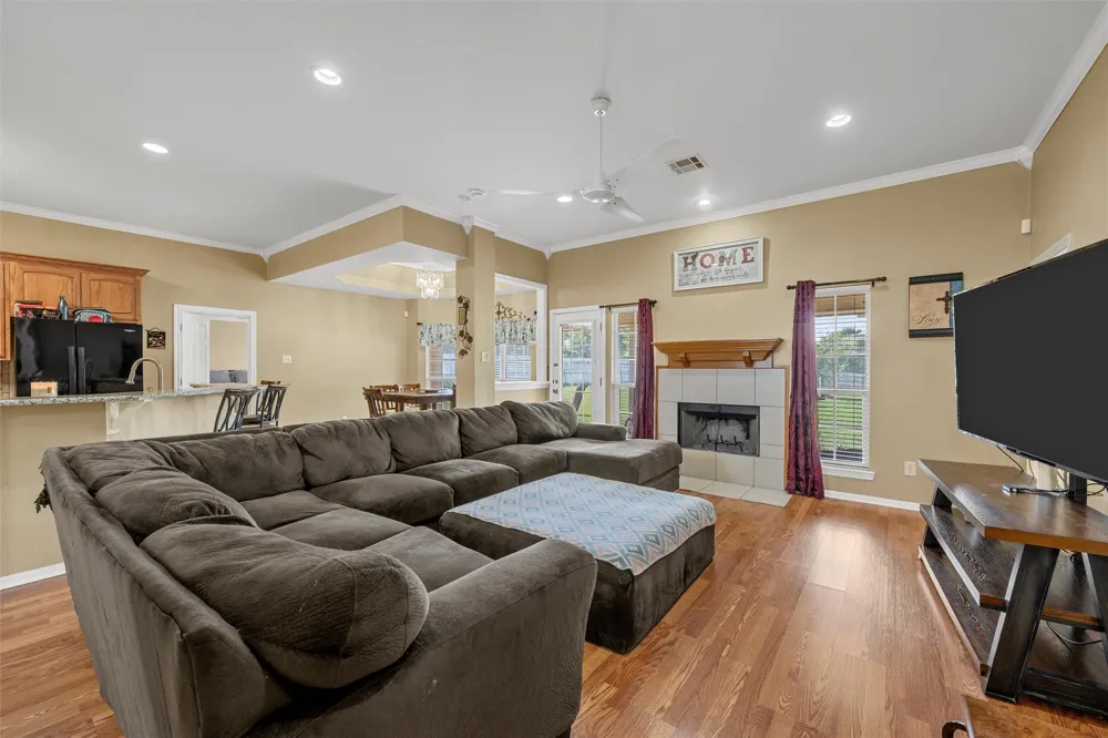 608 Pebble Creek Drive Hewitt, TX 76643