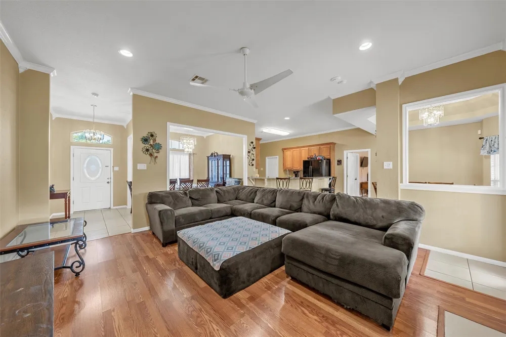 608 Pebble Creek Drive Hewitt, TX 76643
