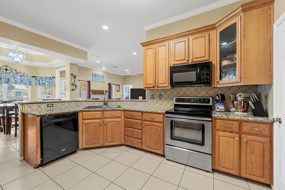608 Pebble Creek Drive Hewitt, TX 76643