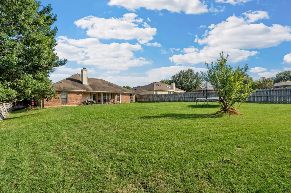 608 Pebble Creek Drive Hewitt, TX 76643