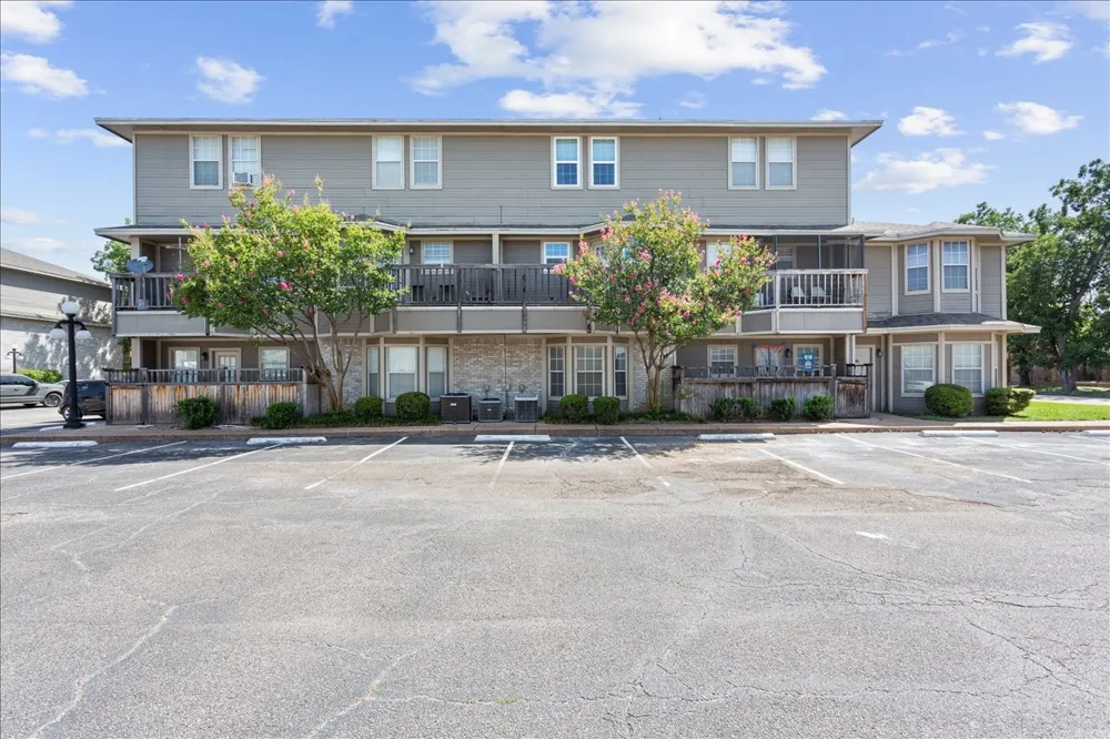 1325 Speight Avenue Waco, TX 76706