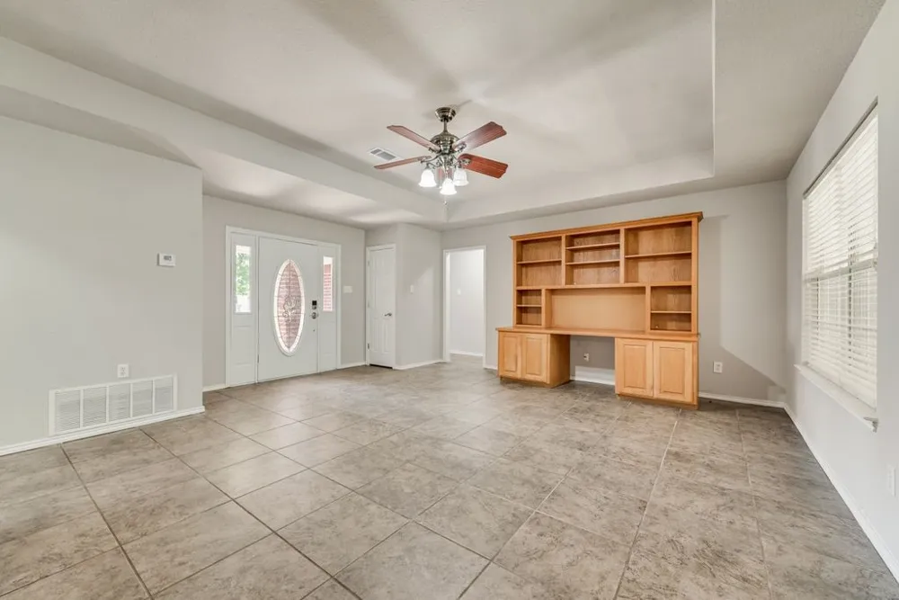 301 South Circle Grandview, TX 76050