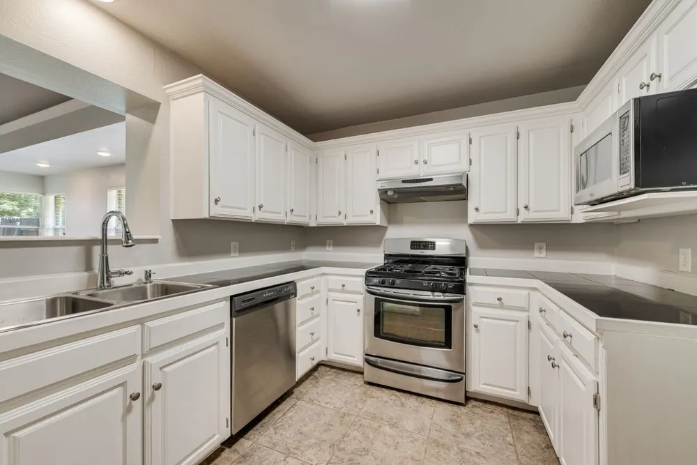 301 South Circle Grandview, TX 76050
