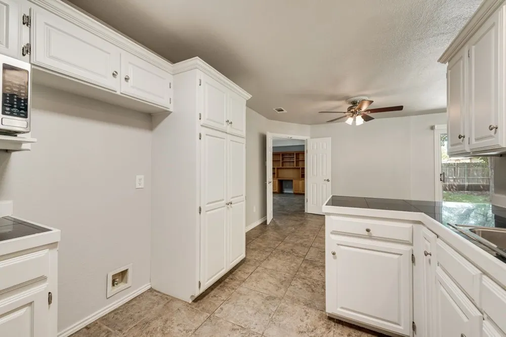 301 South Circle Grandview, TX 76050