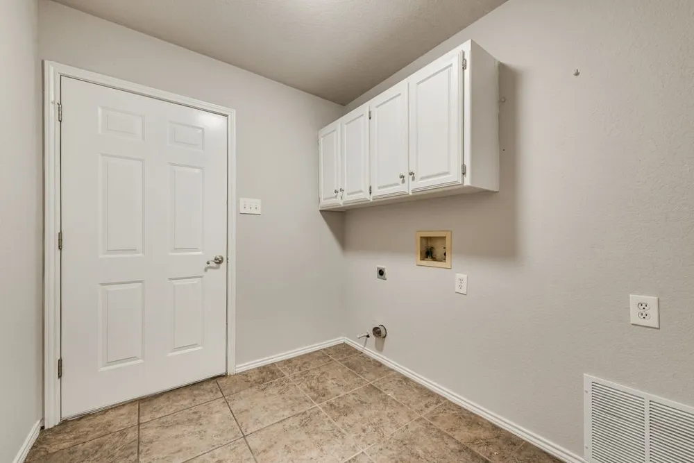 301 South Circle Grandview, TX 76050
