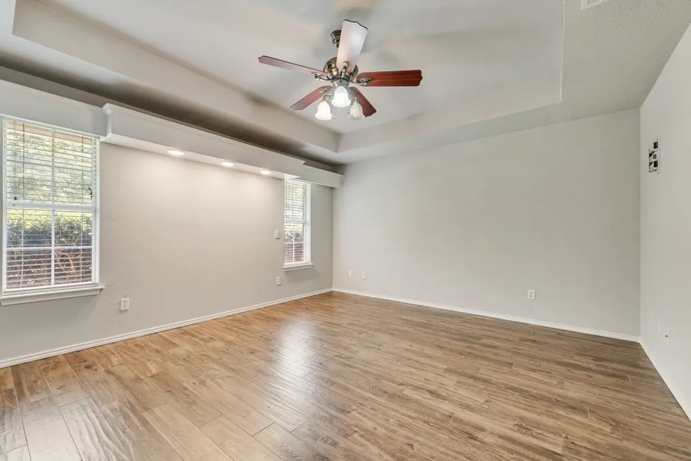 301 South Circle Grandview, TX 76050