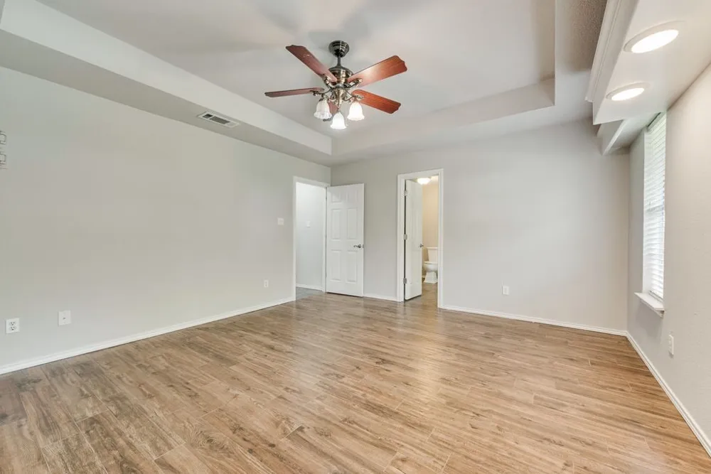 301 South Circle Grandview, TX 76050