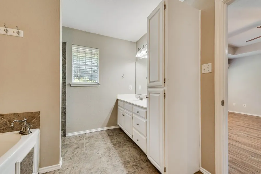 301 South Circle Grandview, TX 76050