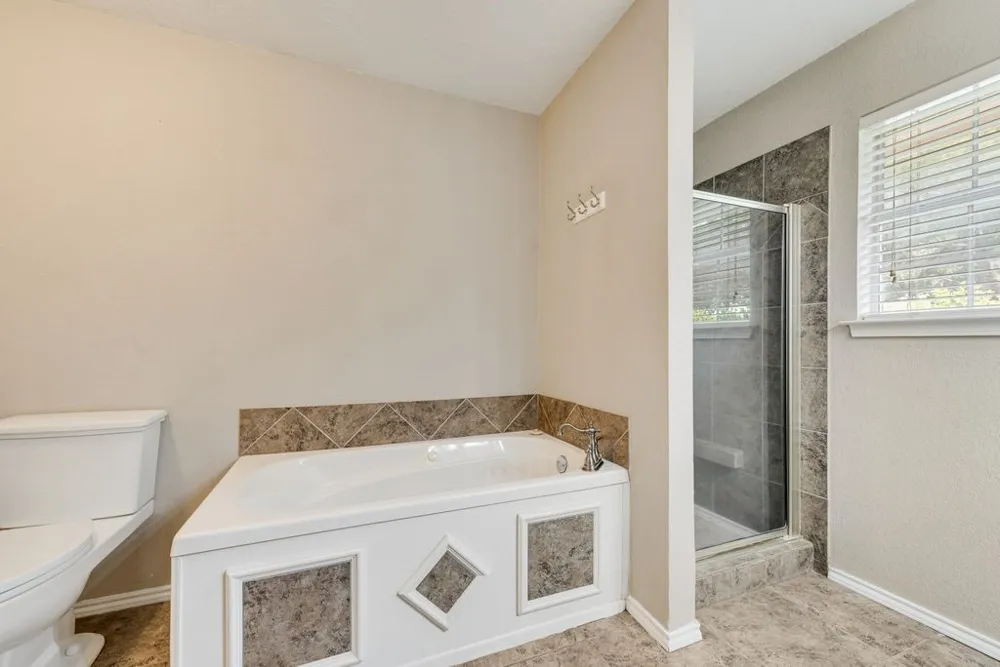 301 South Circle Grandview, TX 76050