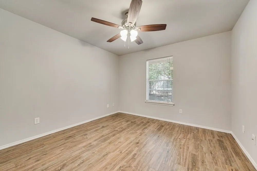 301 South Circle Grandview, TX 76050
