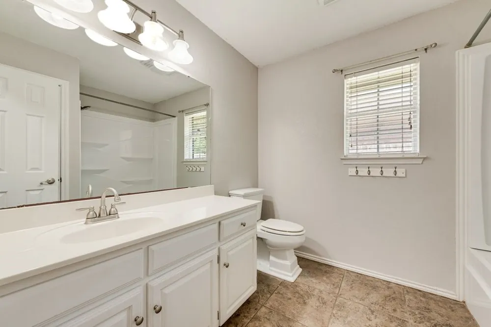 301 South Circle Grandview, TX 76050