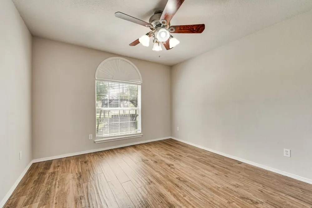 301 South Circle Grandview, TX 76050