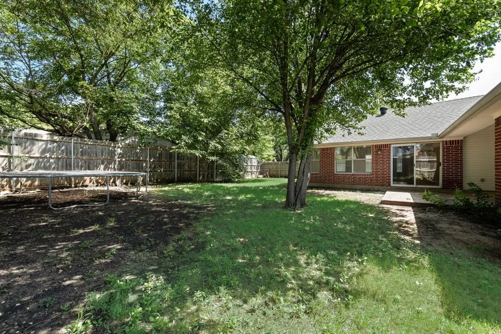 301 South Circle Grandview, TX 76050