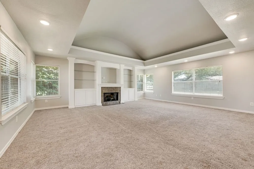 301 South Circle Grandview, TX 76050