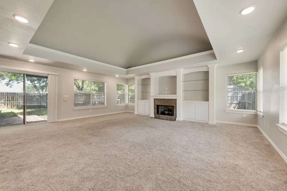 301 South Circle Grandview, TX 76050