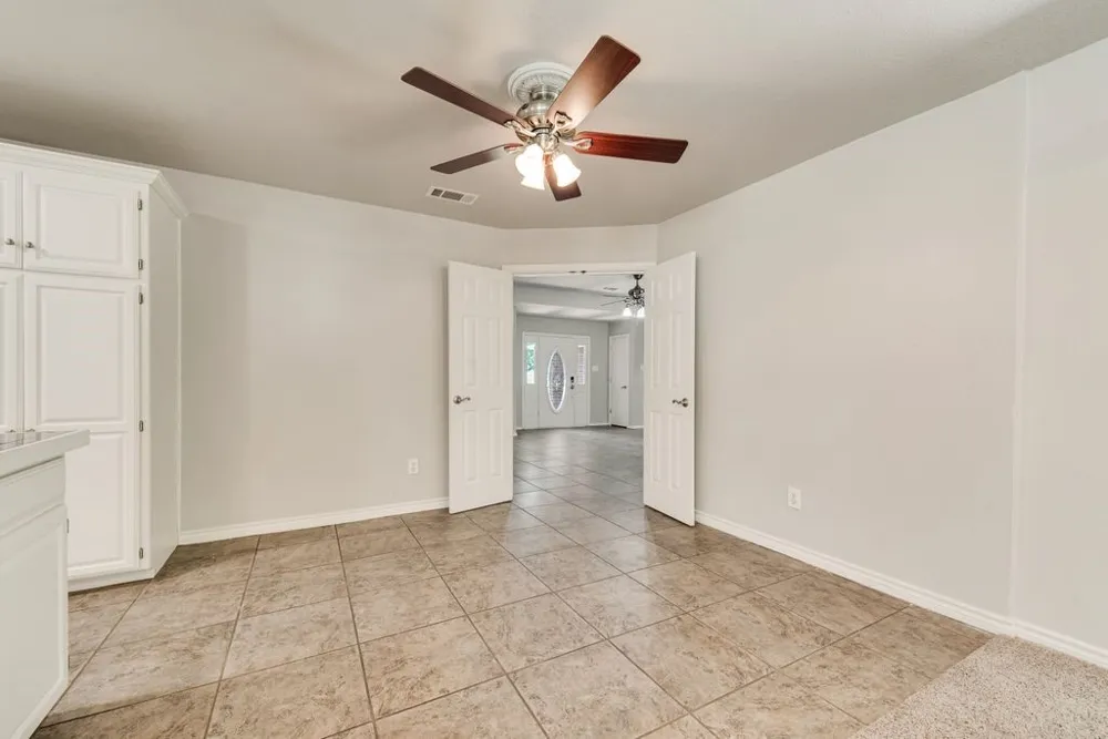 301 South Circle Grandview, TX 76050