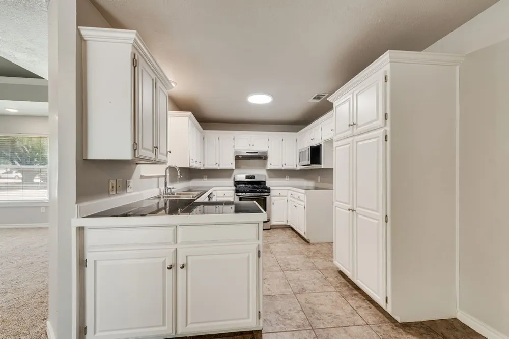 301 South Circle Grandview, TX 76050