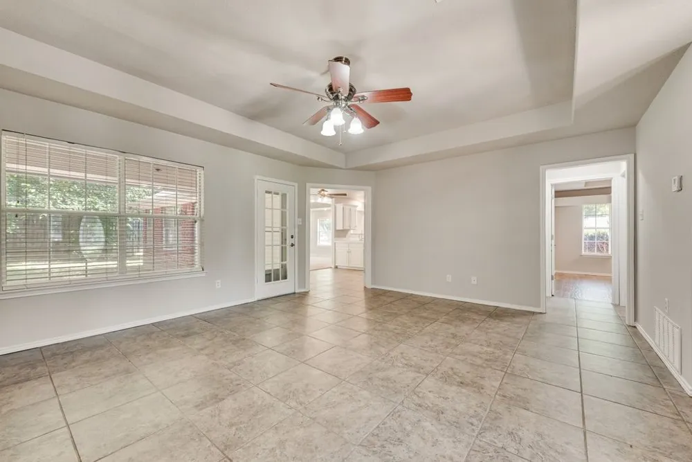 301 South Circle Grandview, TX 76050
