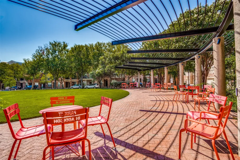 5015 Meridian Lane #1106 Addison, TX 75001