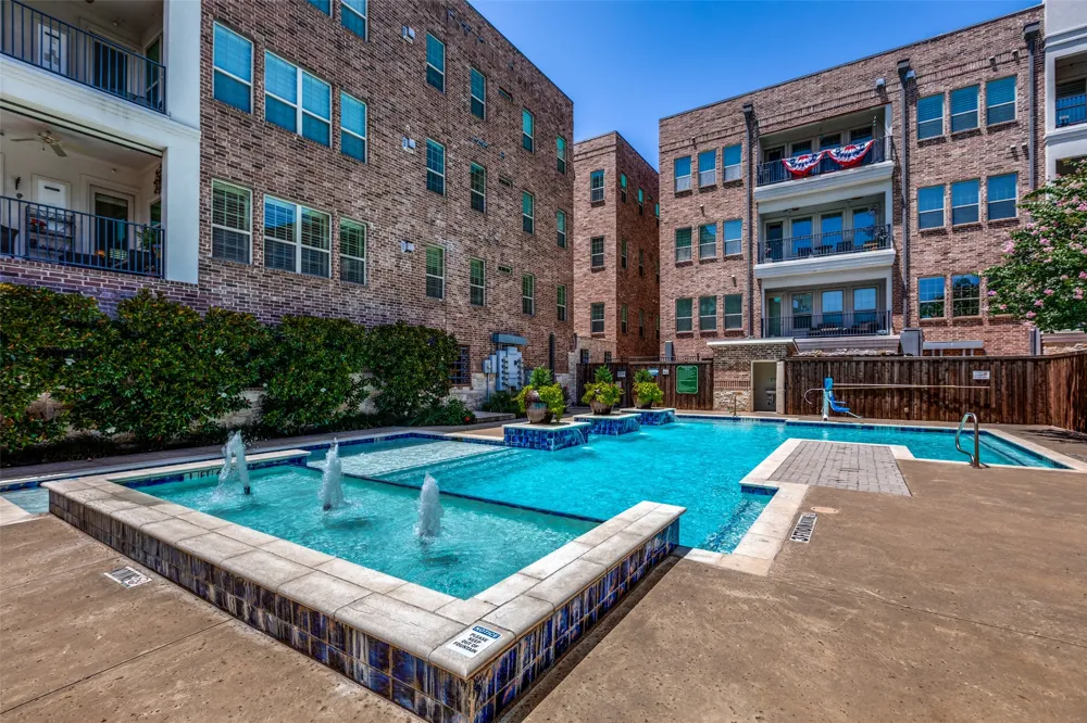 5015 Meridian Lane #1106 Addison, TX 75001