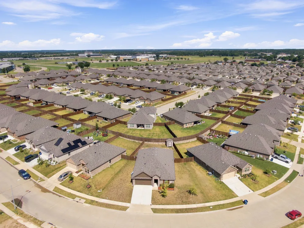 1100 Canterbury Lane Ennis, TX 75119