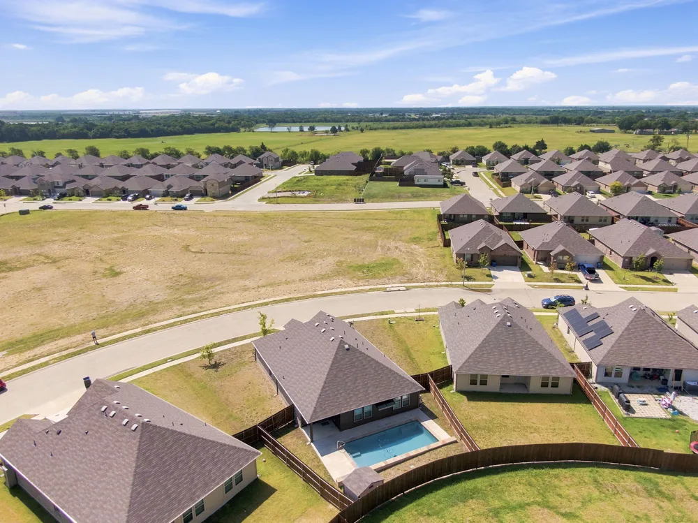 1100 Canterbury Lane Ennis, TX 75119