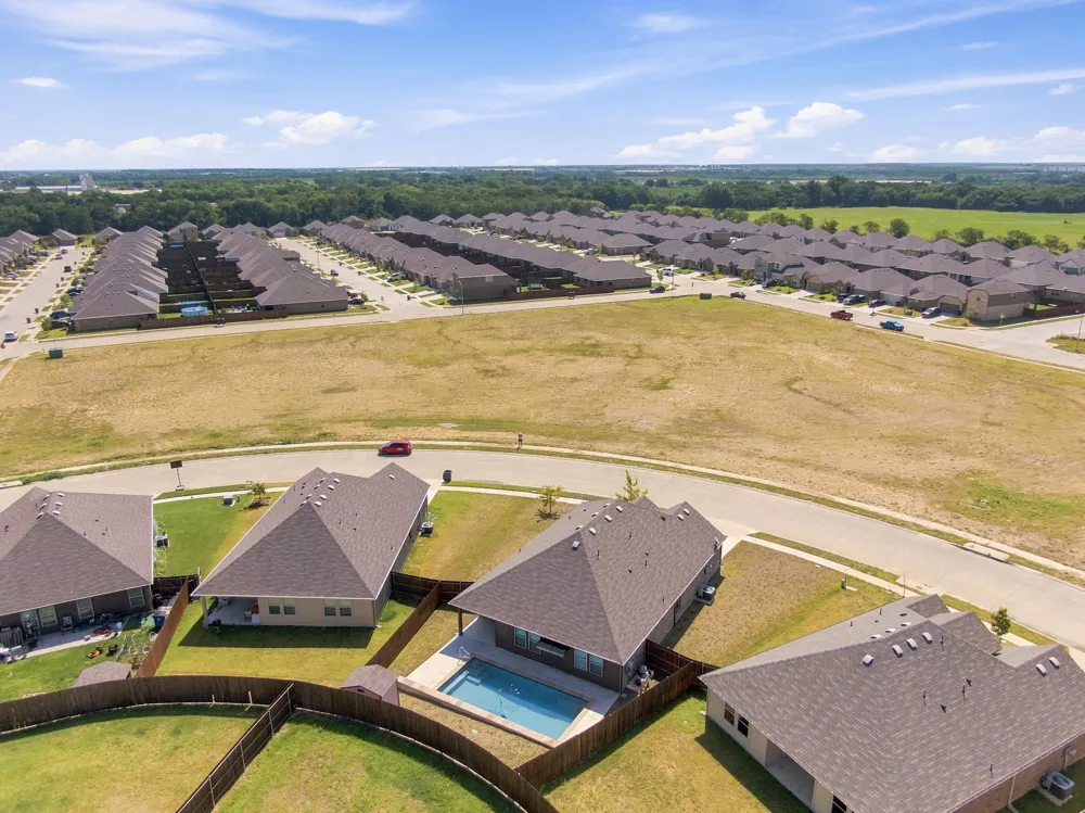 1100 Canterbury Lane Ennis, TX 75119
